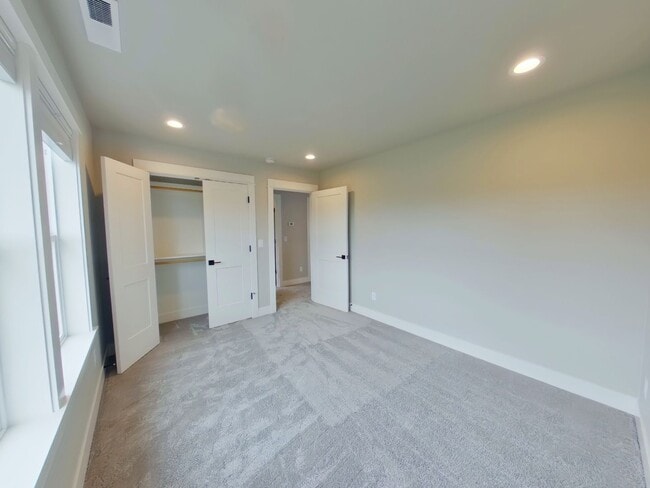 Building Photo - Newer home in The Nines in North Gilham