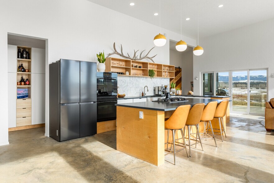 Kitchen - 5052 Hoblitt Ln N