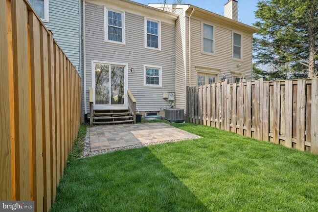 Building Photo - 8483 Laurel Oak Dr