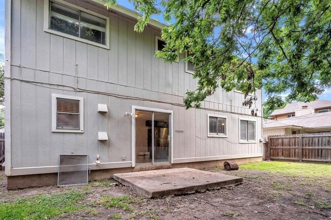 Building Photo - 9611 Meadowheath Dr