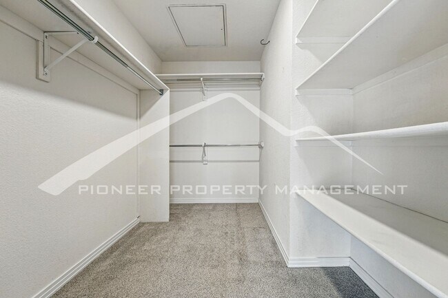 Building Photo - Updated Condo with Central AC!