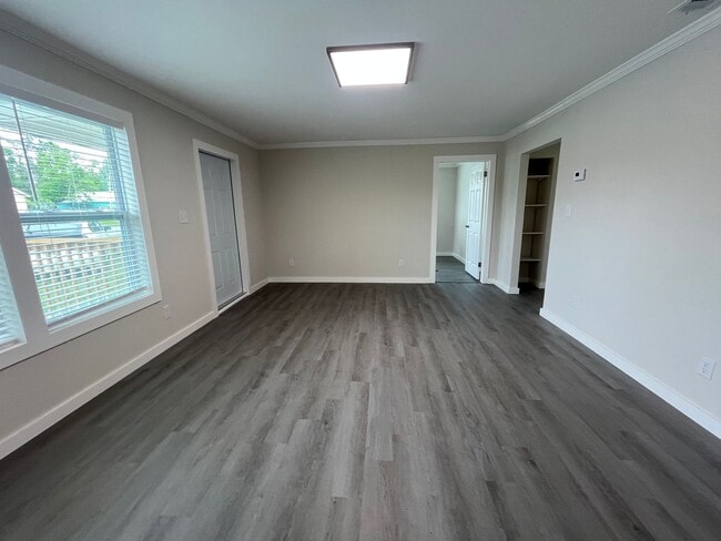 Building Photo - Newly Renovated 3 bedroom, 2 bath home in ...