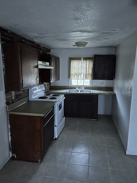 Building Photo - 520 Buckley St