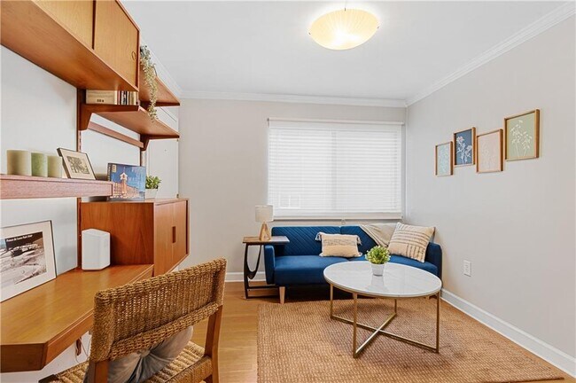 Building Photo - 960 St Charles Ave NE