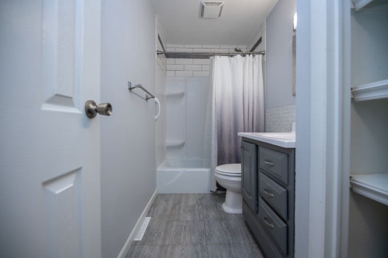 Building Photo - 3819 W Warwick Dr