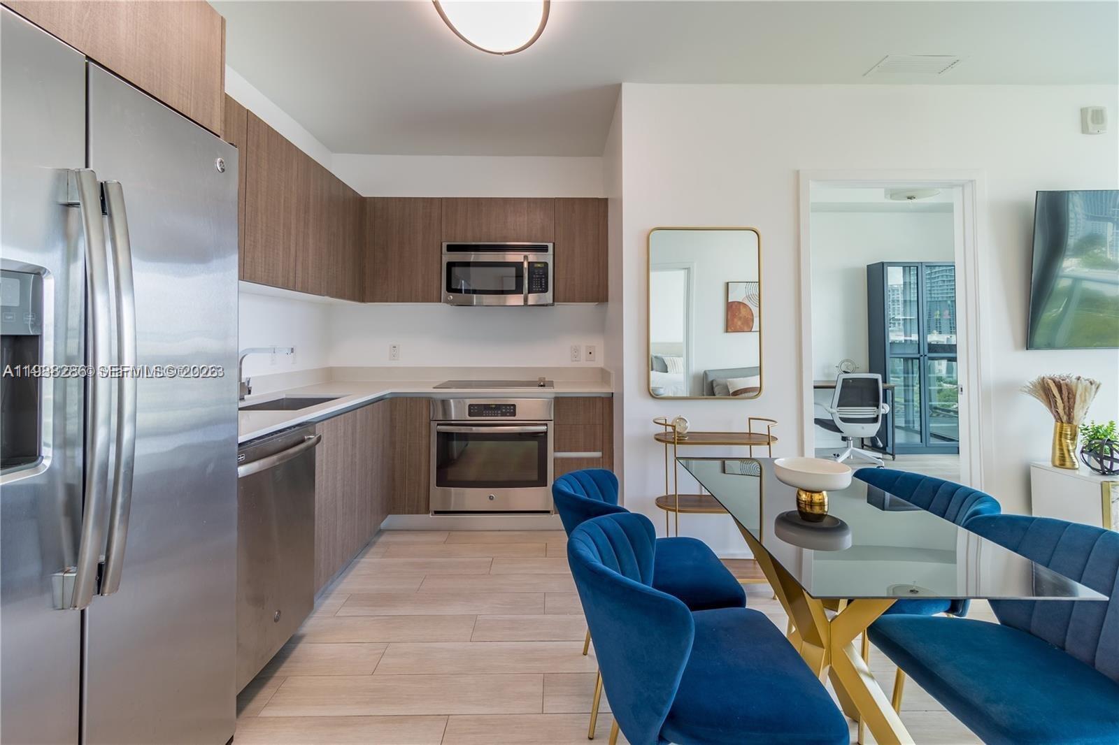 Building Photo - 1600 SW 1st Ave