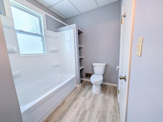 Building Photo - 306 N State St