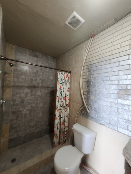 Building Photo - 57 N Center St