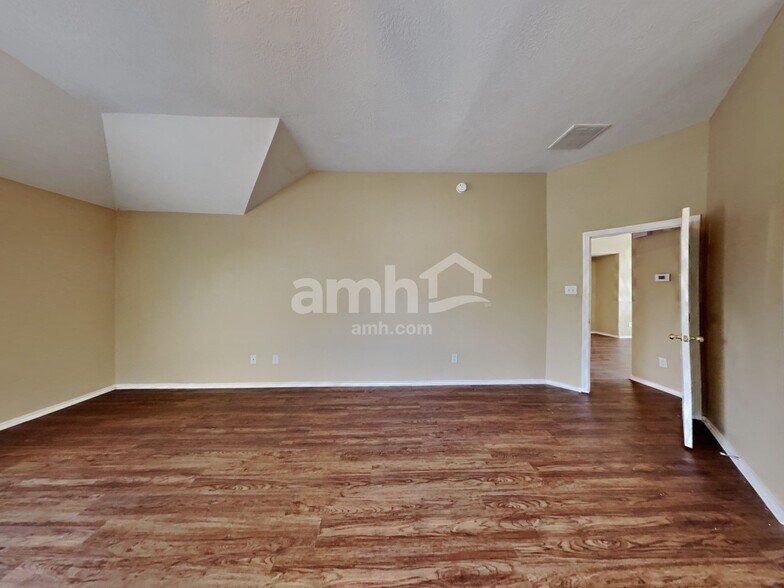 Building Photo - 26004 Castle Meadow Ln