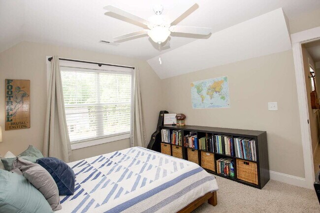 Building Photo - "Charming 4-Bedroom Retreat with Fireplace and 3 Full Baths in Aberdeen!"
