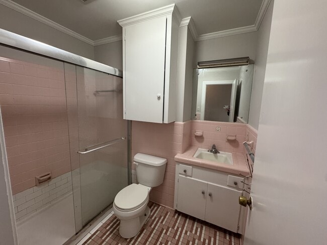 Building Photo - 408 E Simmons Ave