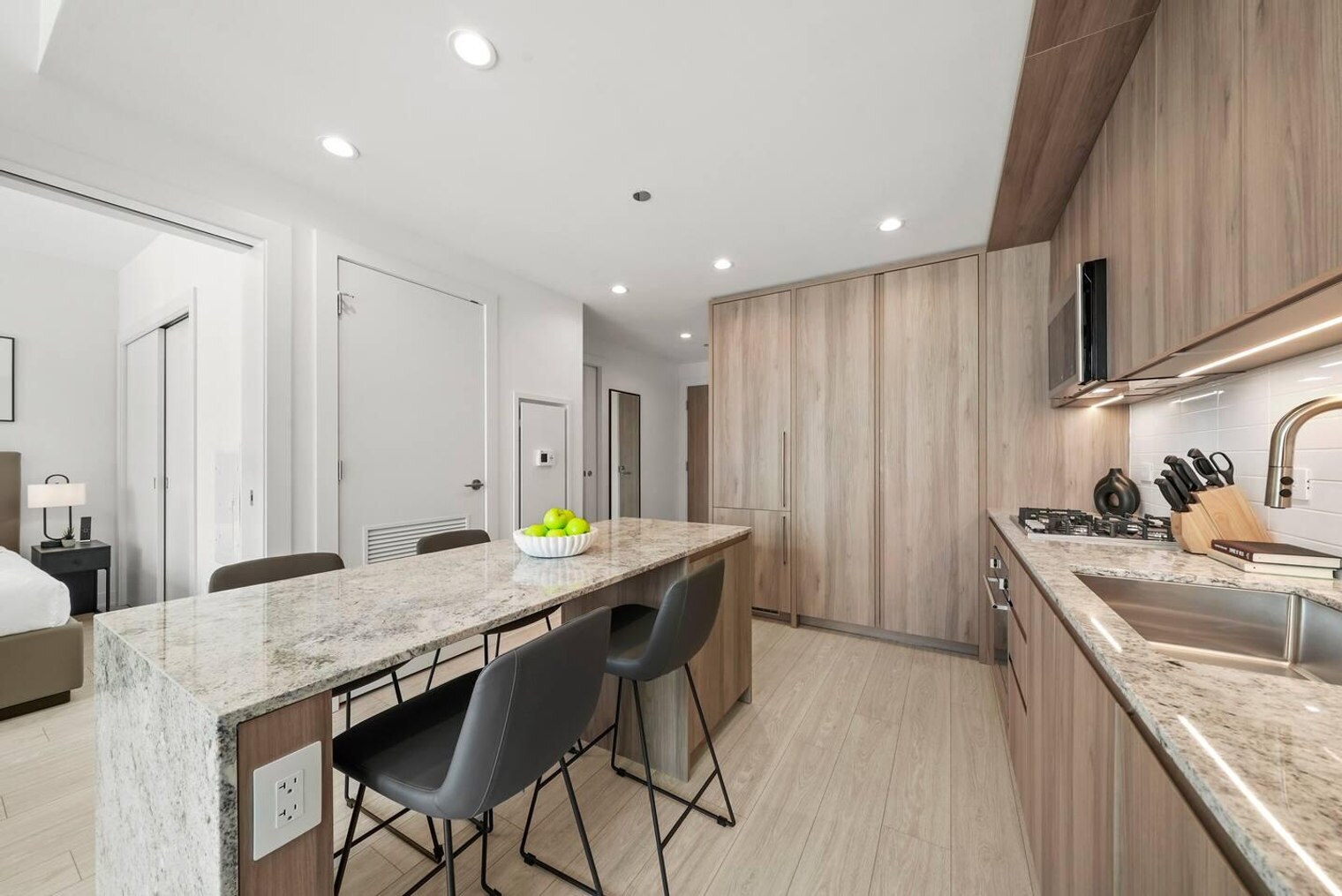 Building Photo - 326 N Union Ave