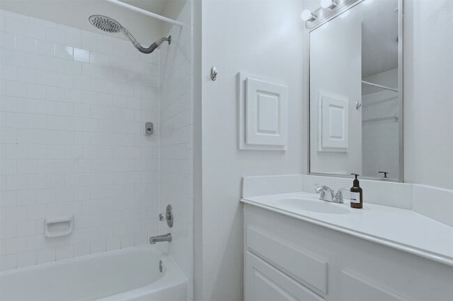 Building Photo - 22326 Merabrook Dr