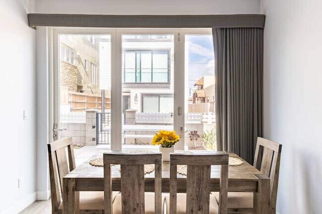 Building Photo - 717-21 Island Ct