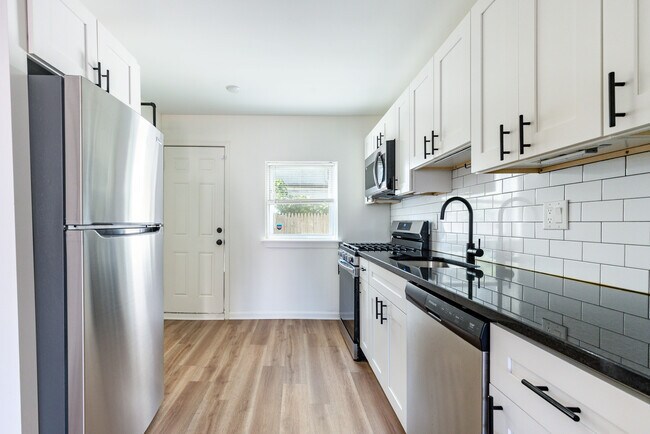 Building Photo - 2112 Sigel St