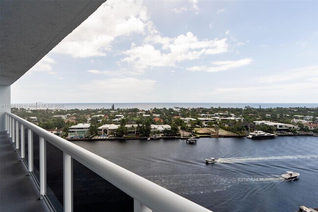 Building Photo - 20515 E Country Club Dr