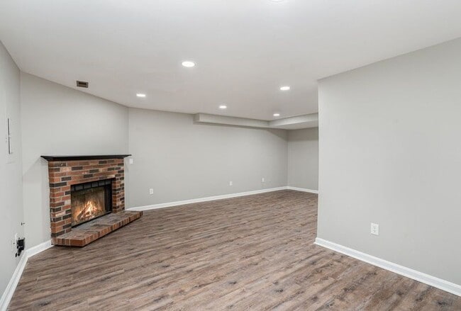 Building Photo - 10701 Houck Dr