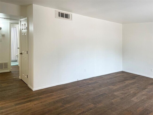 Building Photo - 1529 Wirt Rd