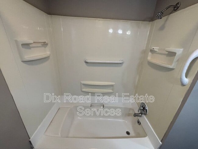 Building Photo - 1670 Darst Ave