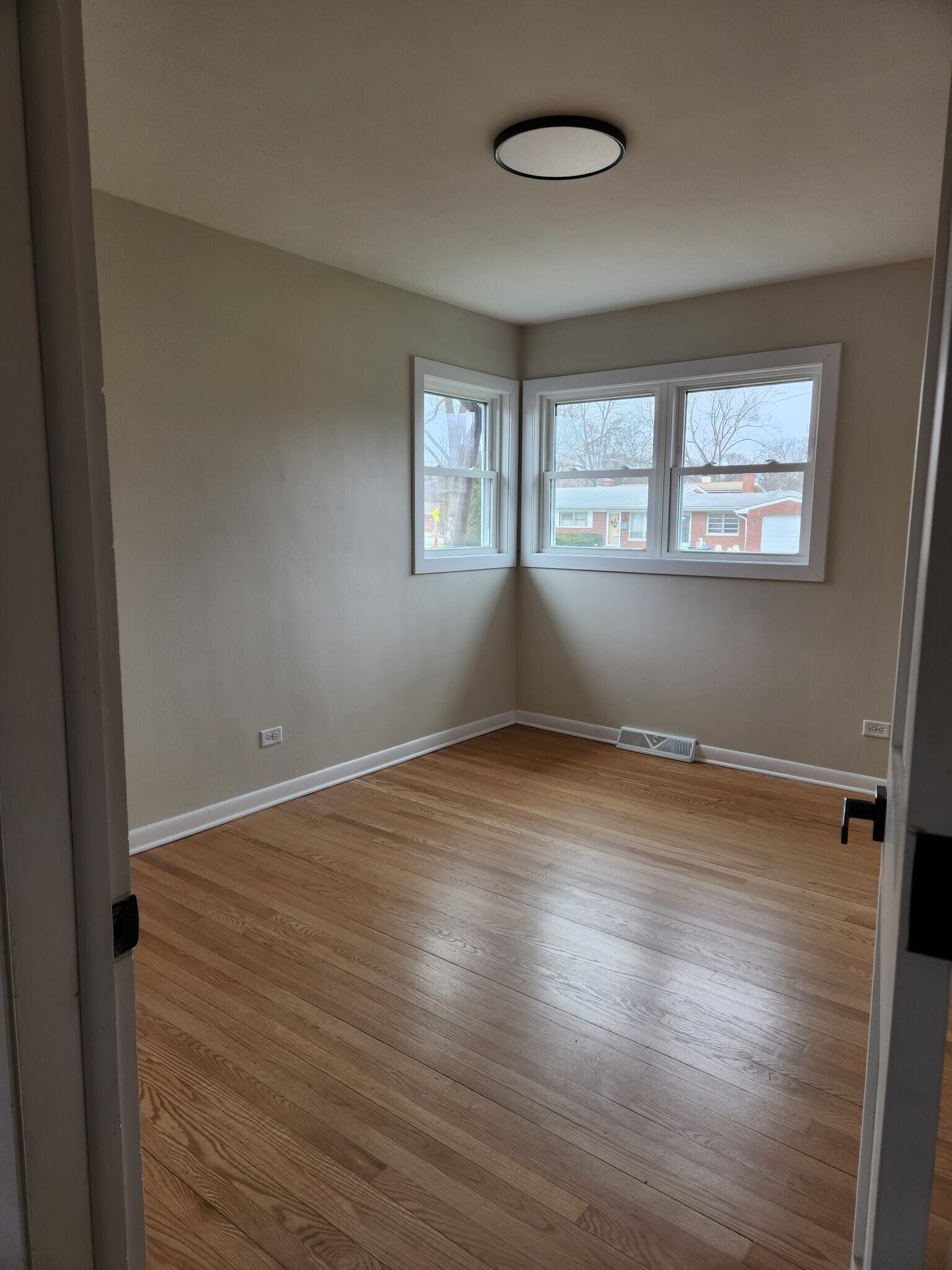 Building Photo - 33 Cranbrook Dr