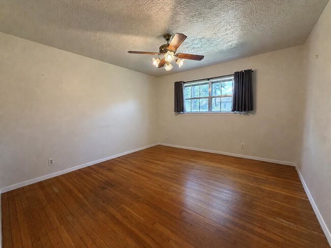 Building Photo - 2603 Brom-Bones Dr