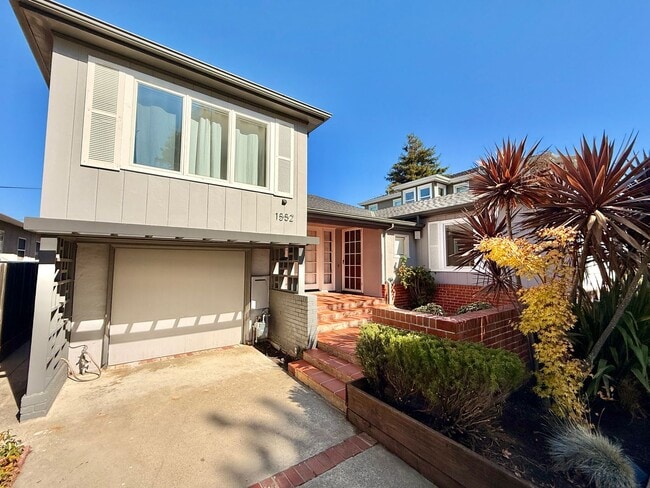 Primary Photo - Beautifully Renovated Single-Family Home i...