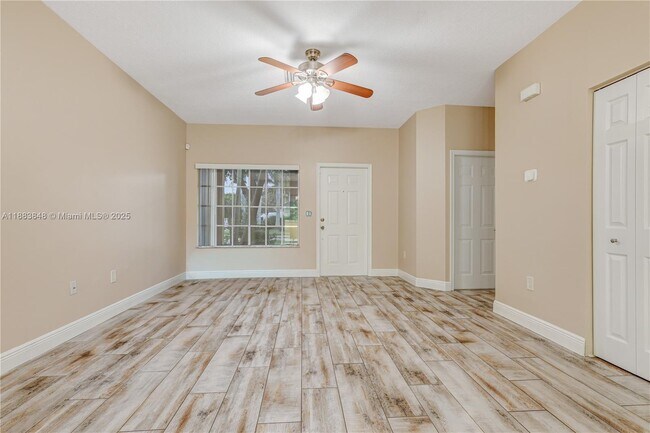 Building Photo - 7627 E Stonecreek Cir