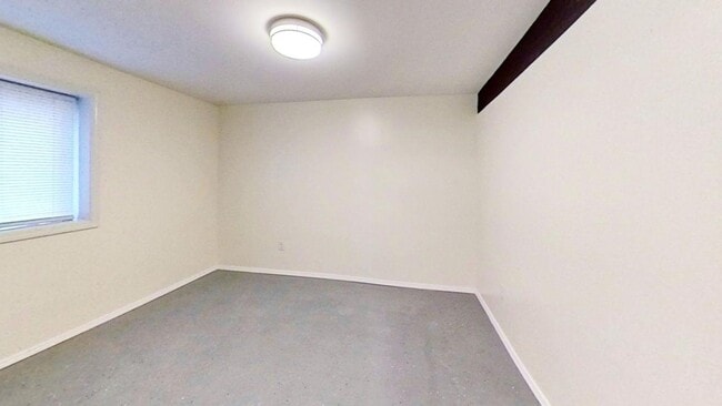 Building Photo - Large Home with Spiral Staircase in York Neighborhood!