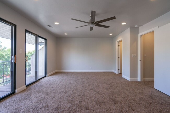 Building Photo - Fully Remodeled Townhome in the Heart of D...