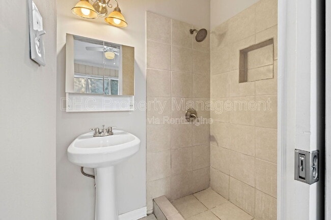 Building Photo - 76 Burbank Dr NW