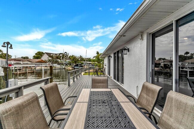 Building Photo - 2127 Lagoon Dr