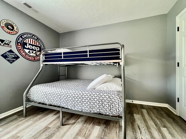 Building Photo - 3 bedroom home w/ privately fenced yard + hot tub.