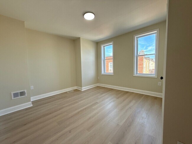 Building Photo - Three Bedroom Home in Baltimore