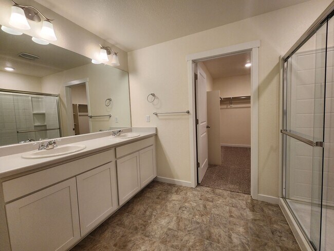 Building Photo - Stunning New Build In Wide Open Bennett!