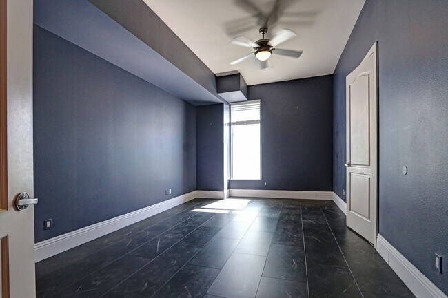 Building Photo - 360 E Desert Inn Rd