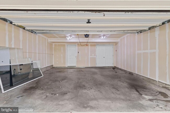 Building Photo - 7035 Southmoor St