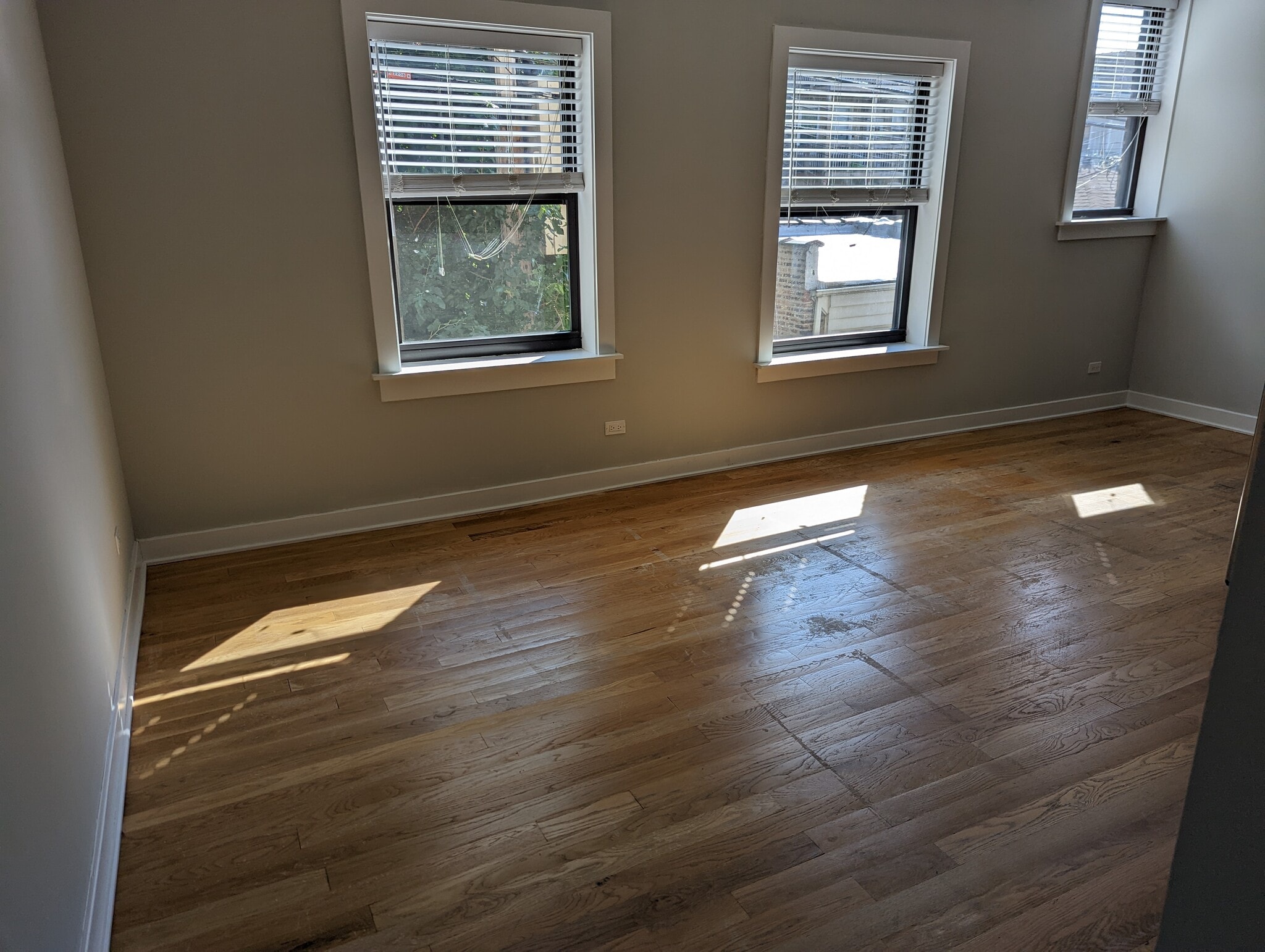 Building Photo - 2203 W Eastwood Ave