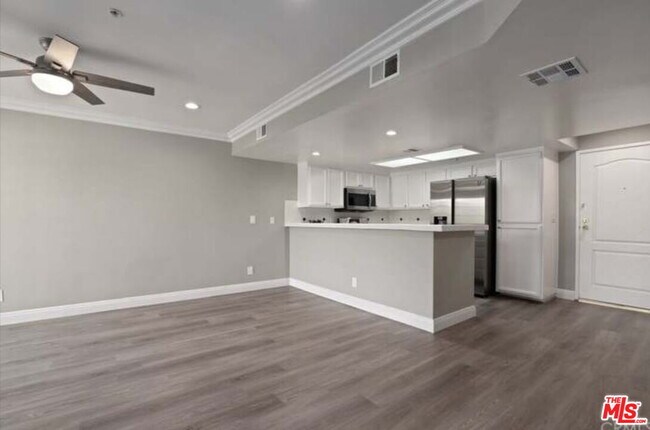 Building Photo - 4750 Templeton St