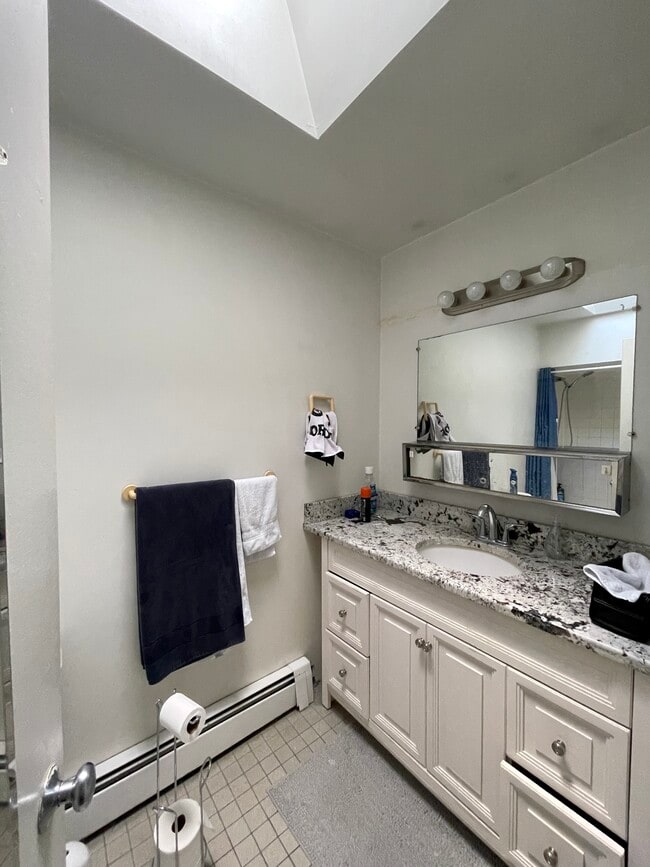 Building Photo - 6 Hingham St