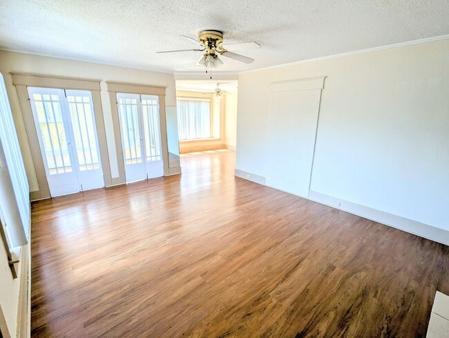 Building Photo - 1407