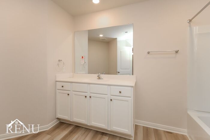 Building Photo - 10446 Sweetwater Creek Dr