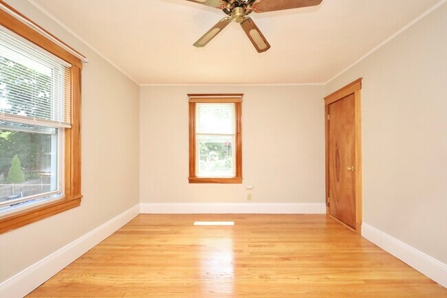 Building Photo - 360 Walden St