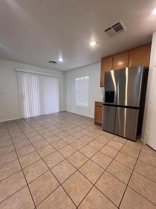Building Photo - MOVE IN TODAY! 3 bed 2.5 bath home in the ...
