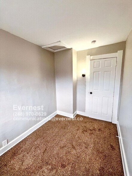 Building Photo - 1038 Prouty Ave