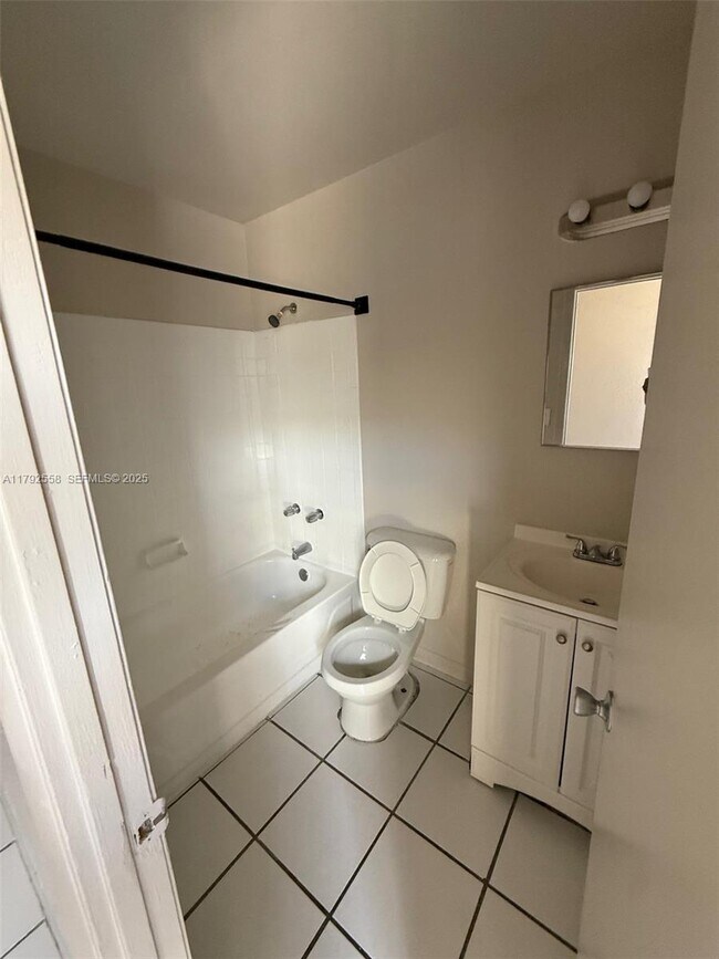 Building Photo - 1014 NW 6th Ave