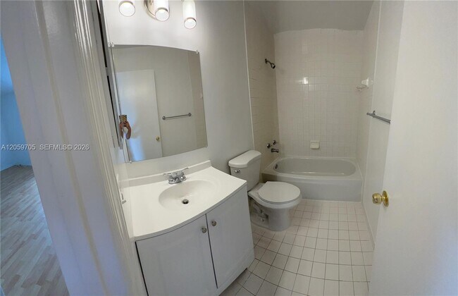 Building Photo - 6225 SW Kendale Lakes Cir