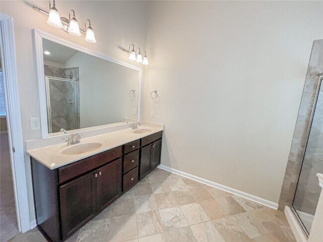 Building Photo - 328 Privet Cir