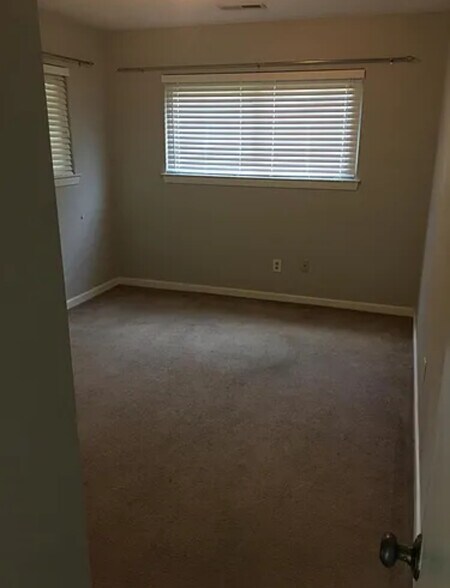 Building Photo - 853 Deary Ln