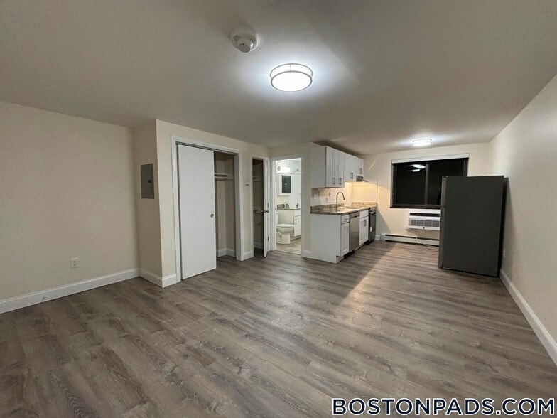 Building Photo - 15 Chester St