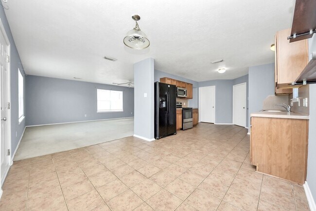 Building Photo - 14423 Hillard Green Ln